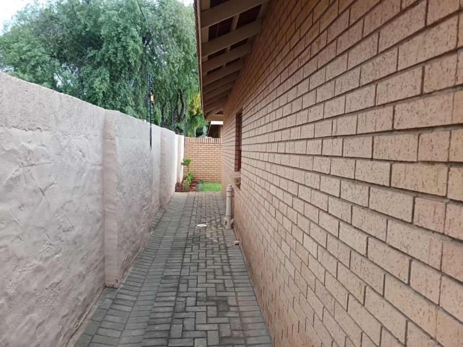 3 Bedroom Property for Sale in Roylglen Gardens Northern Cape